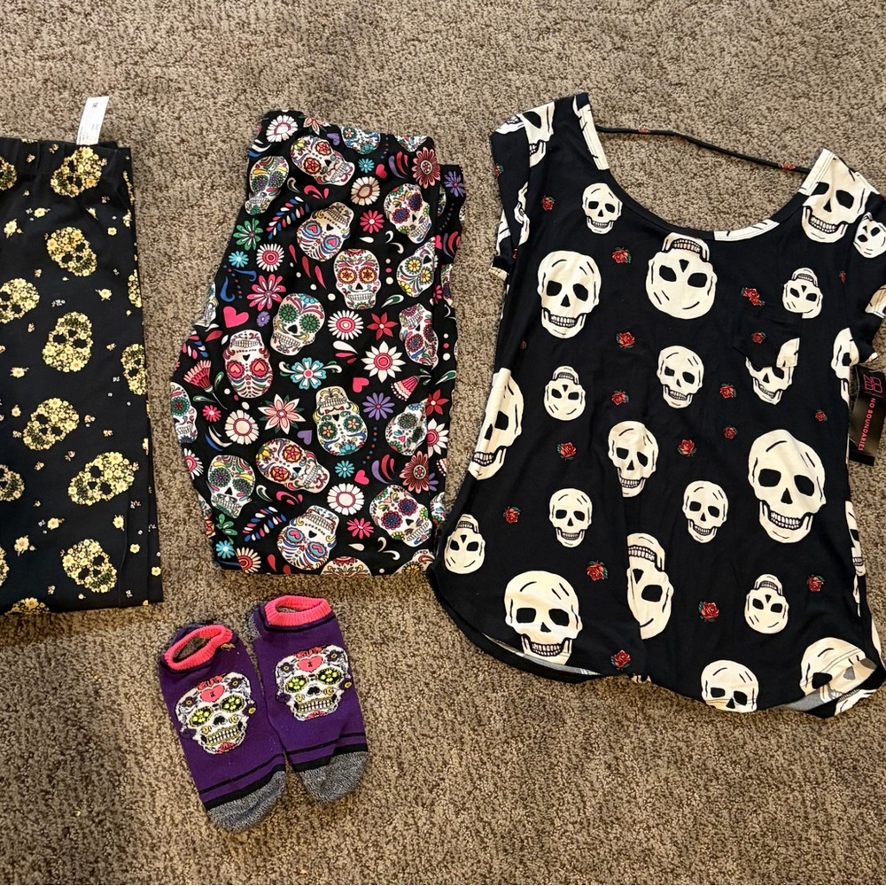 Bobbie Brooks Skull Print Top and Leggings Set - Black and Cream